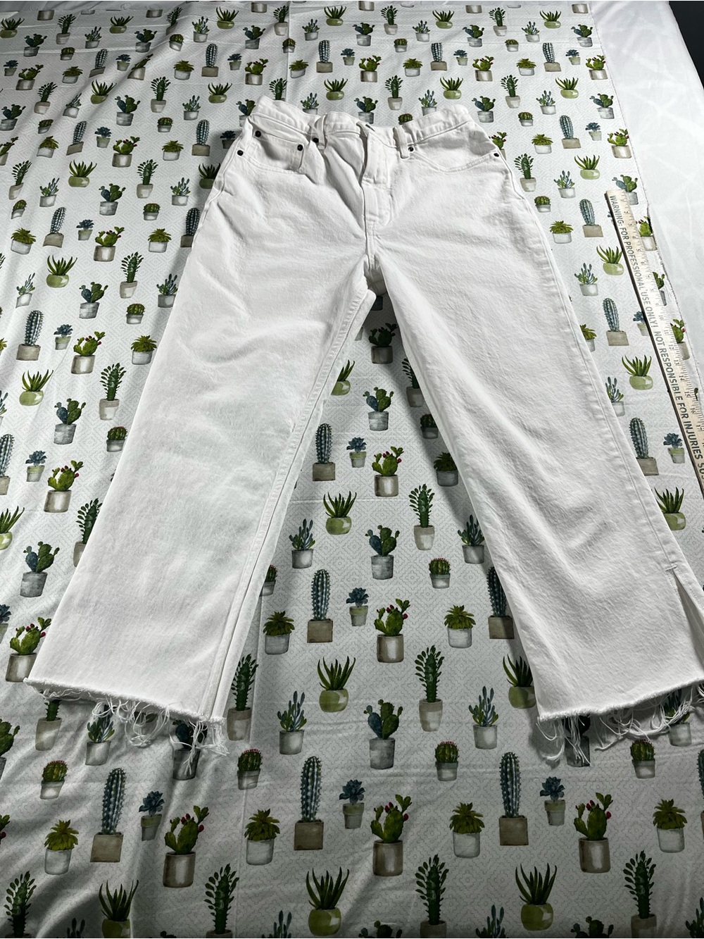 Abercrombie & Fitch Ultra High Rise Kick Flare Women’s White Denim Pants 30/10R